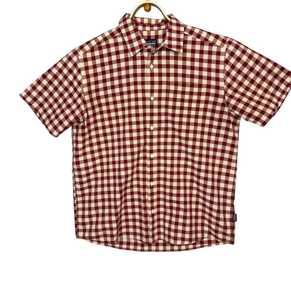 Patagonia Red/Tan Plaid Button Down Short Sleeve Shirt. Sz: L